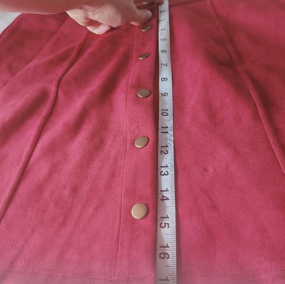 Clothink Deep Red Mini Skirt.  Women's Faux Suede Snap Front Pleated Skirt - Picture 9 of 10